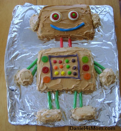 Robot cake #robot #robotcake #birthdayboy #birthday #kindergartencakes... |  TikTok