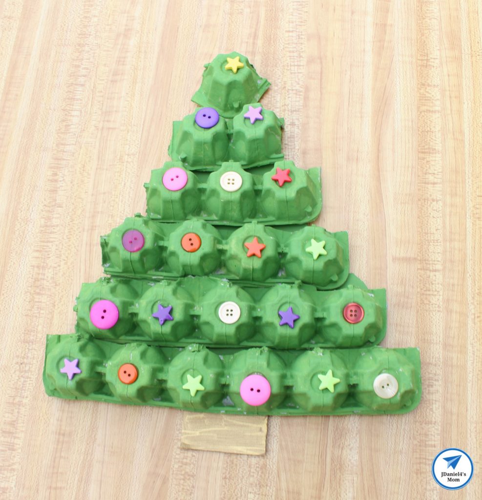 Christmas Crafts for Kids - Egg Carton Christmas Tree - JDaniel4s Mom
