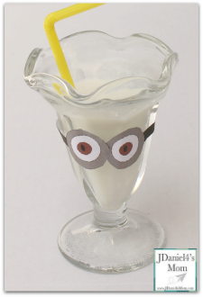 How to Make the Ultimate Tropical Minion Banana Smoothie- It is so easy to make this yummy Minion treat!