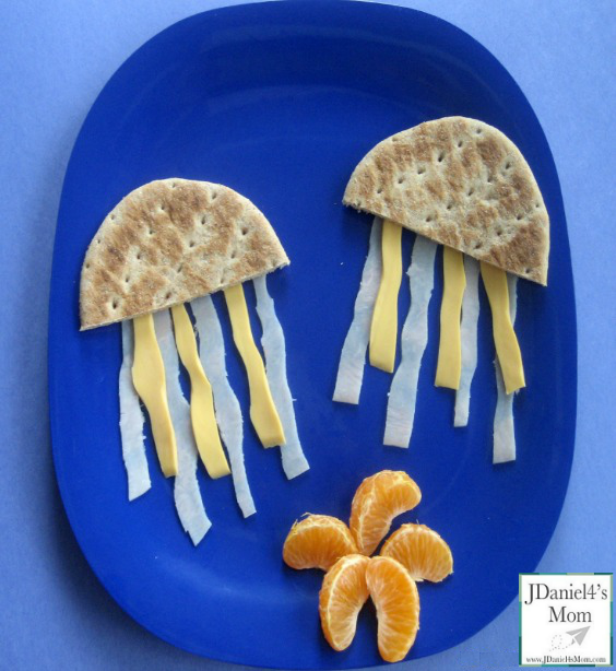 Jellyfish for Lunch - This is a fun lunch for kids who love the ocean. It is fun and filled with healthy foods!