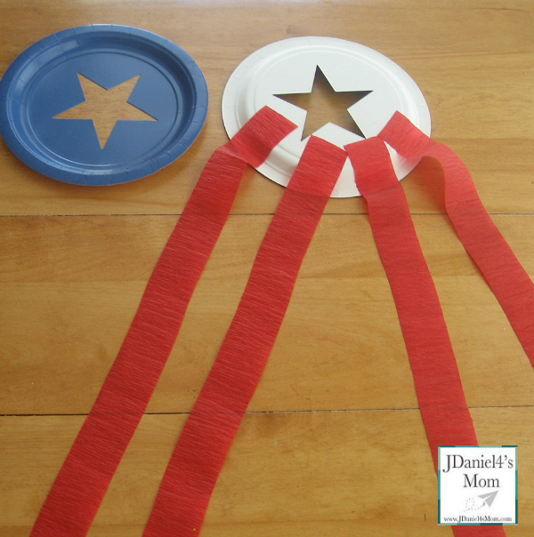 Paper_crafts_for_Patriotic_Holiday_adding_streamers