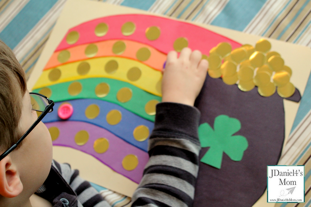 St. Pattys Day Rainbow Folder Game- Reaching the Pot of Gold