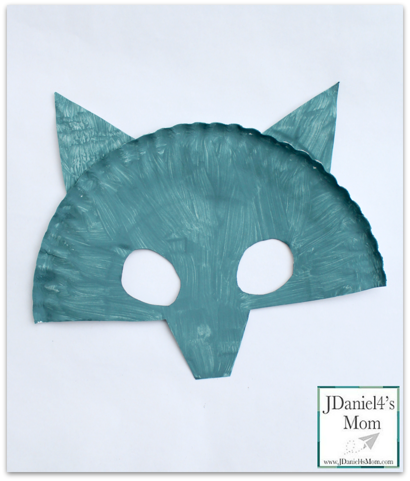 The Kissing Hand Paper Plate Raccoon Mask for Kids - Great Back to School book and book themed craft.