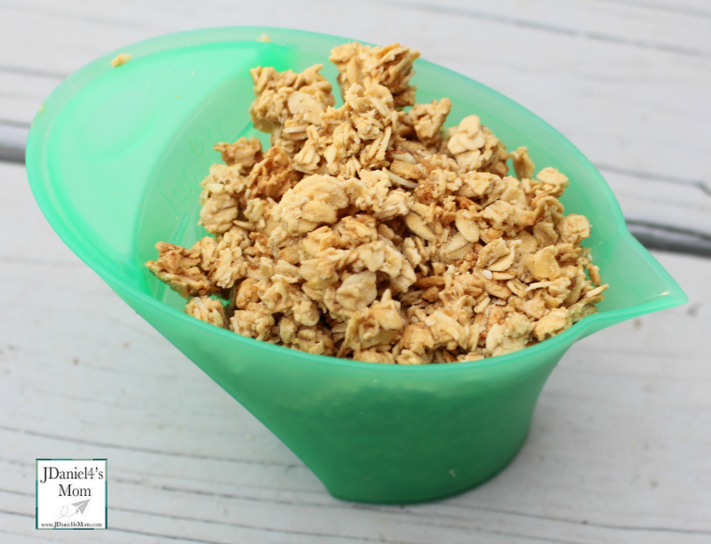 Bear Snack for Kids to Make- The ingredients for this fun snack are based on items from favorite bear books.