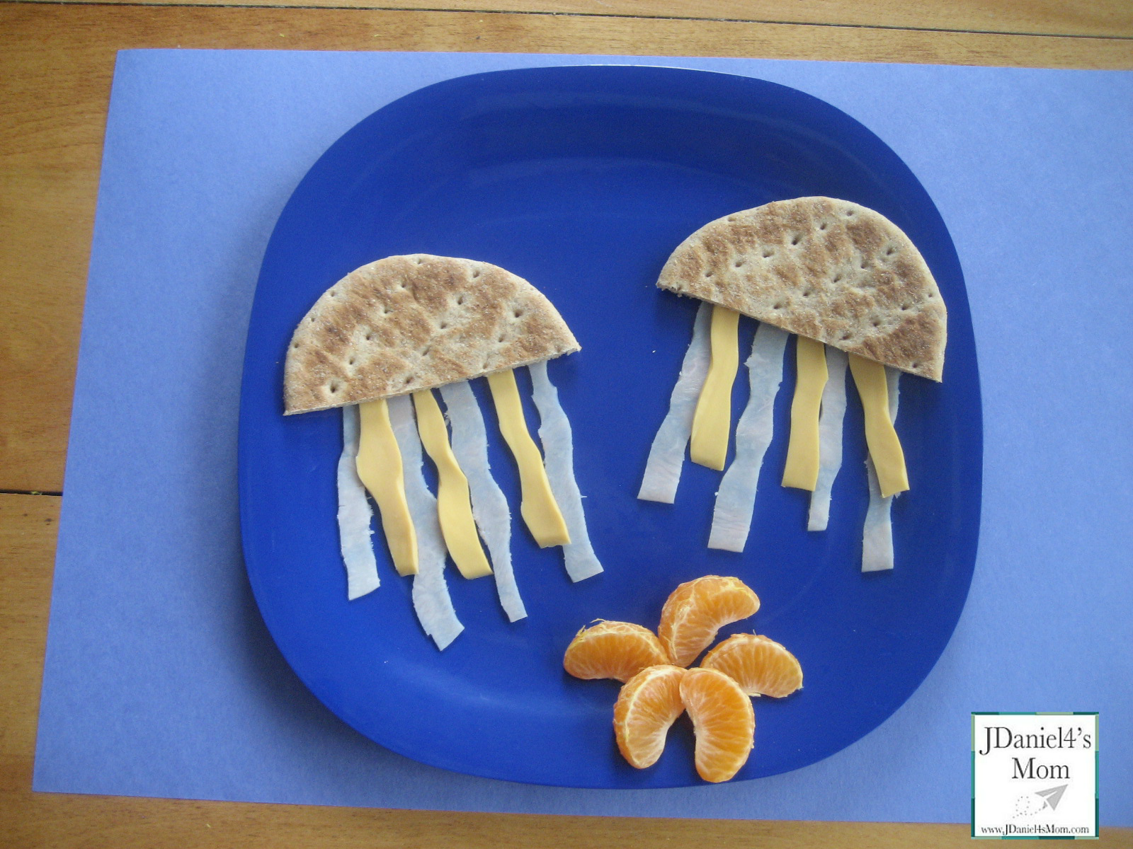 Jellyfish for Lunch - This is a fun lunch for kids who love the ocean. It is fun and filled with healthy foods!