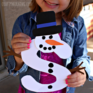 Snowman Crafts for Kids- This collection of amazing snowman would be fun for preschooler and older kids to craft.