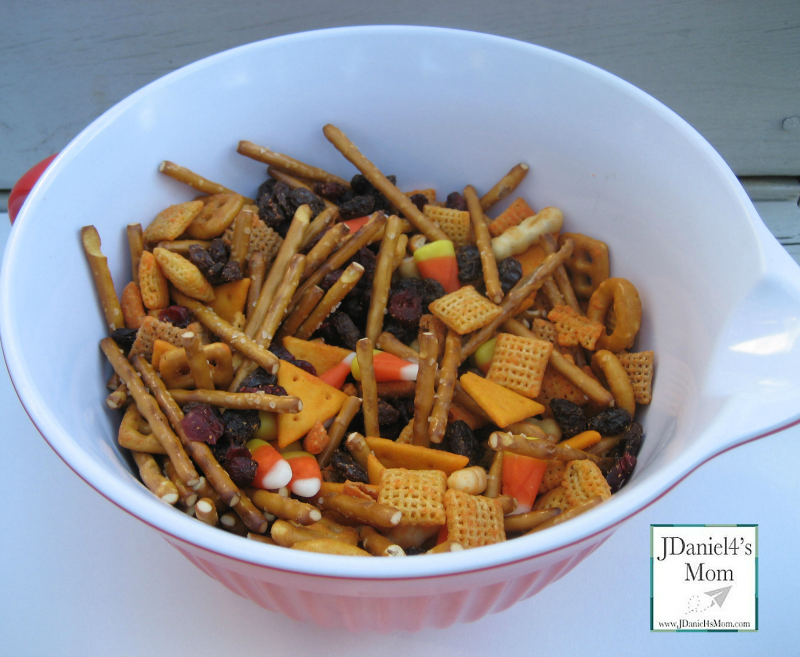 Scarecrow Halloween Snack Mix